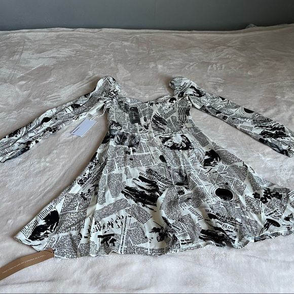 NWT Reformation Mochi Dress in Climate Newsprint - Picture 14 of 14